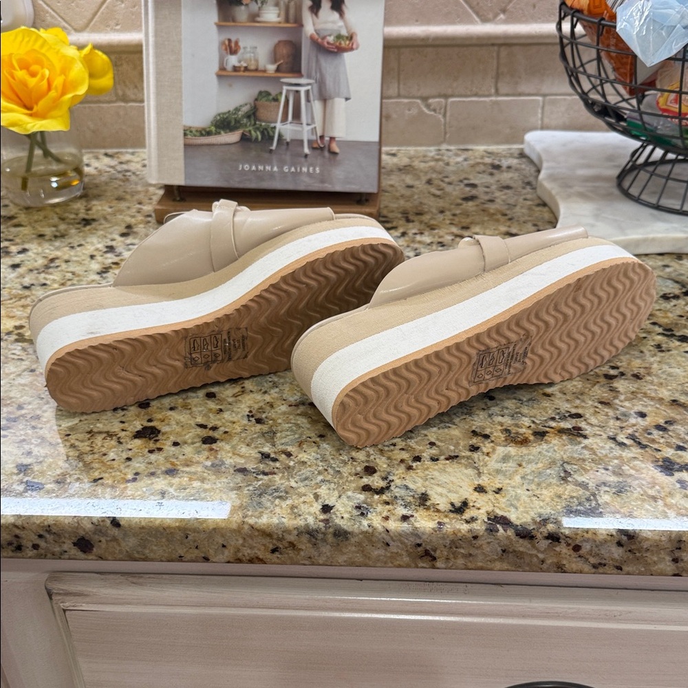 Pierre Dumas Cream Chain Mules - Picture 4 of 4